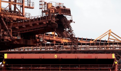 Navio carregado com minério de ferro 09/12/2011