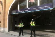 Polícia isola estação no centro de Londres por conta de objeto suspeito em trem