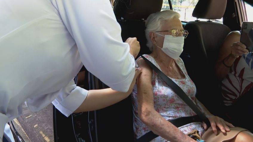 Vacinação de idosos contra a Covid-19 na Marquês de Sapucaí / Foto: Reprodução/CNN (22.abr.2021)