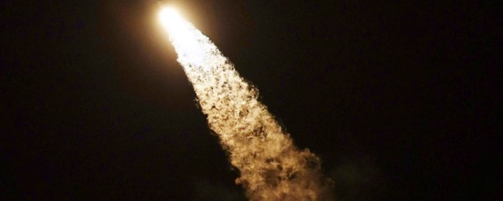 Falcon 9 viagem em alta velocidade após decolagem