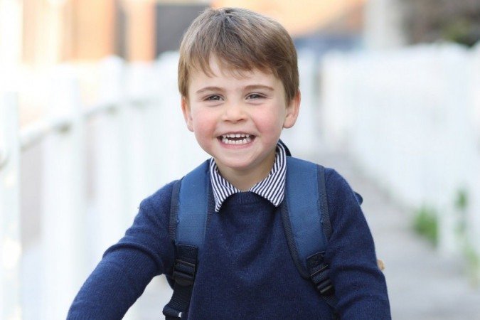 O príncipe Louis completa 3 anos nesta sexta-feira (23)