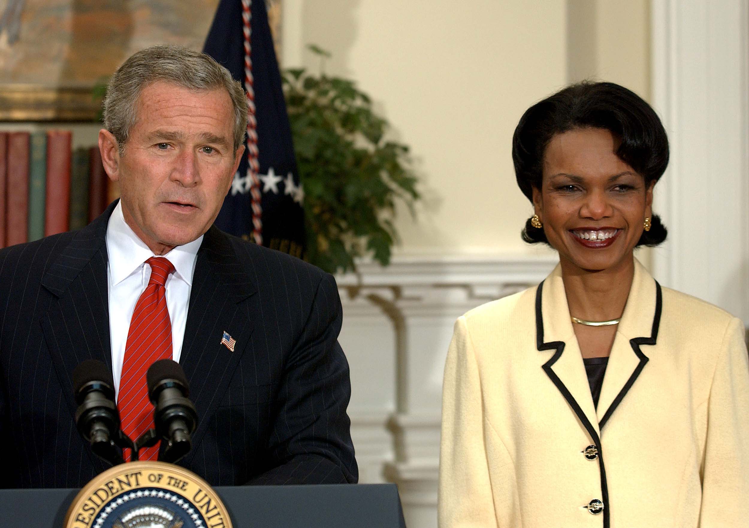 Ex-presidente dos EUA George W. Bush e a secretária de estado Condoleezza Rice
