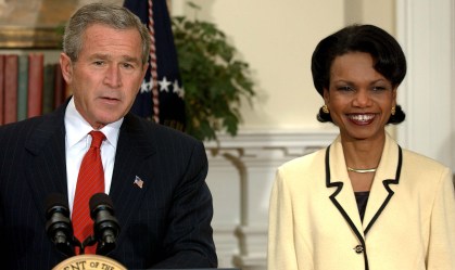 Ex-presidente dos EUA George W. Bush e a secretária de estado Condoleezza Rice