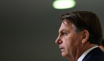 Barroso arquiva queixa-crime contra Bolsonaro e André Mendonça