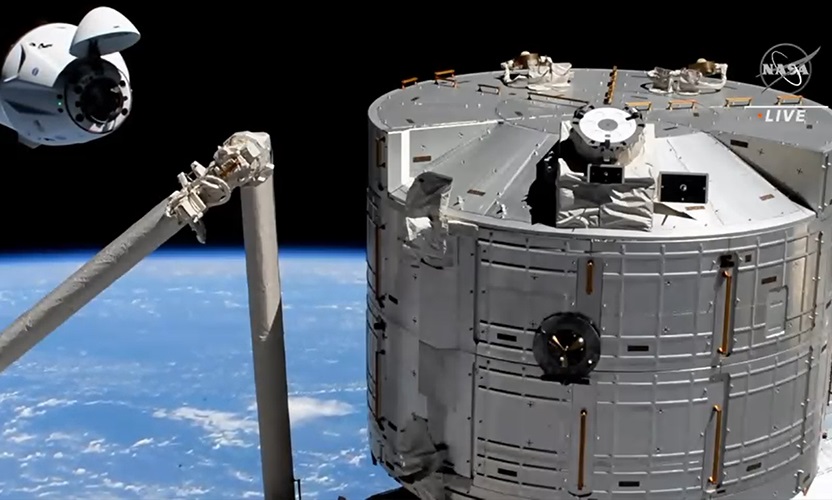 Nave se aproxima da ISS