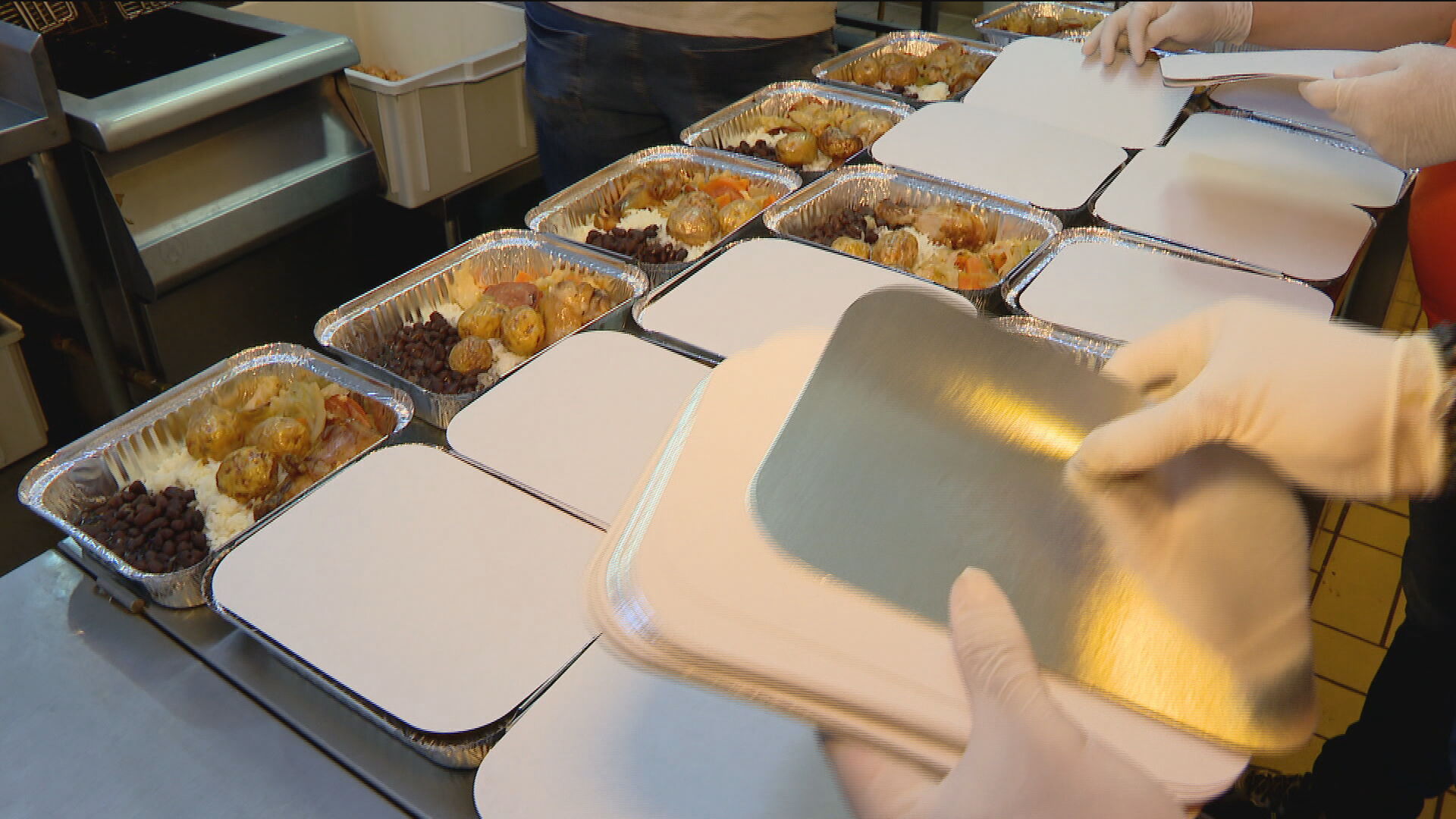 Marmitas preparadas pelo Tatu Bola Bar (21.abr.2020)