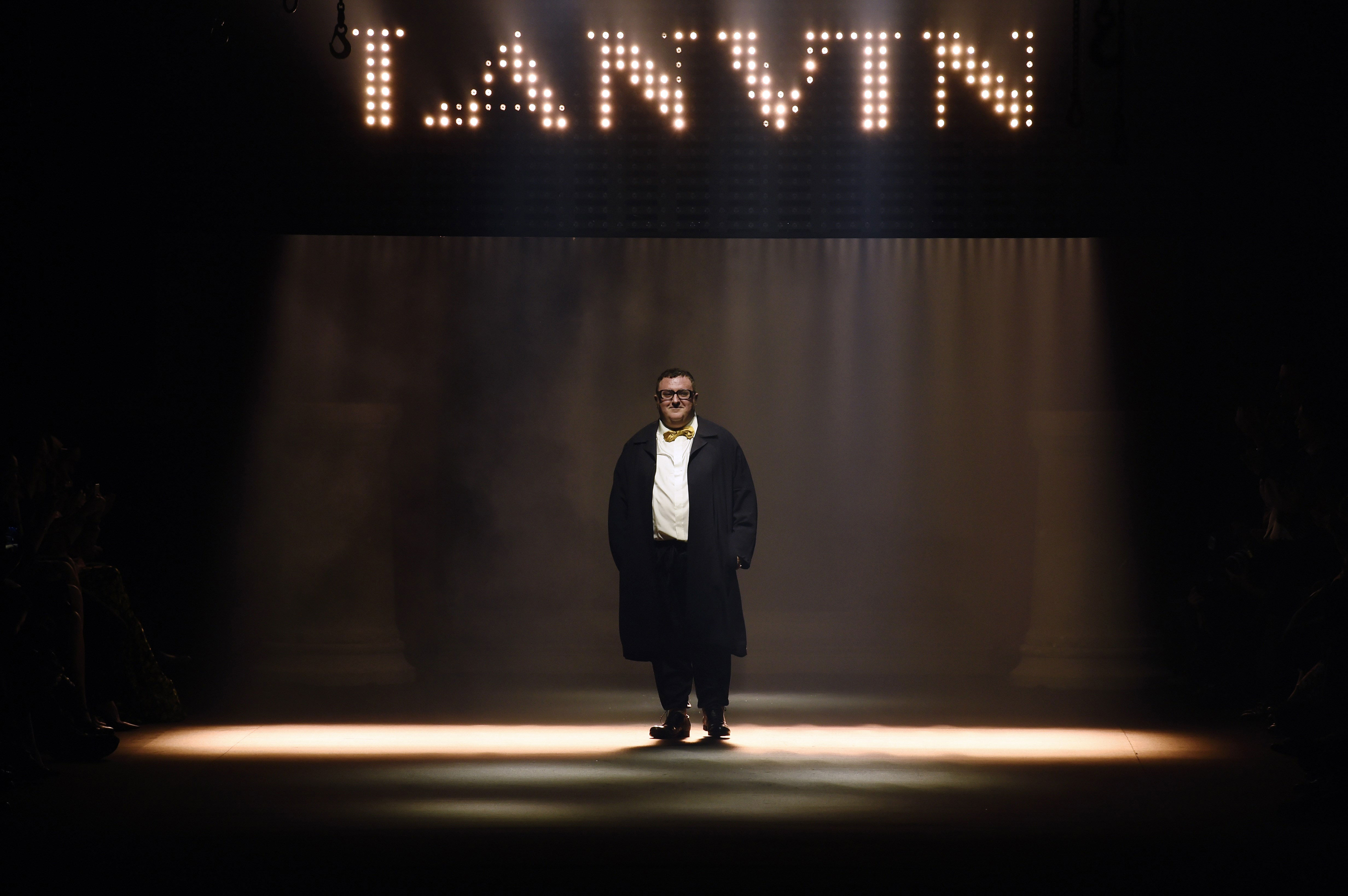 Estilista Alber Elbaz durante desfile da grife de luxo Lanvin, em Paris