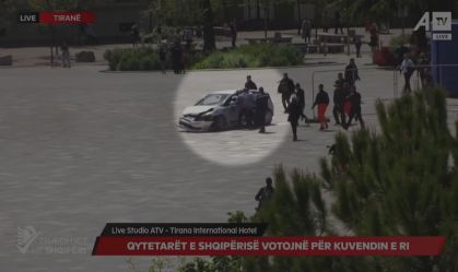 Motorista dirigia de forma perigosa em uma praça na capital da Albânia