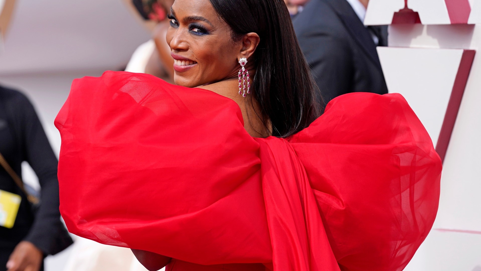 Angela Bassett, que deu voz a uma das personagens de Soul, no tapete vermelho