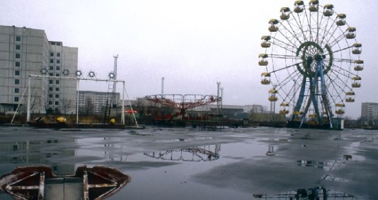 Um parque de diversões abandonado em Pripyat, a três quilômetros de Chernobyl