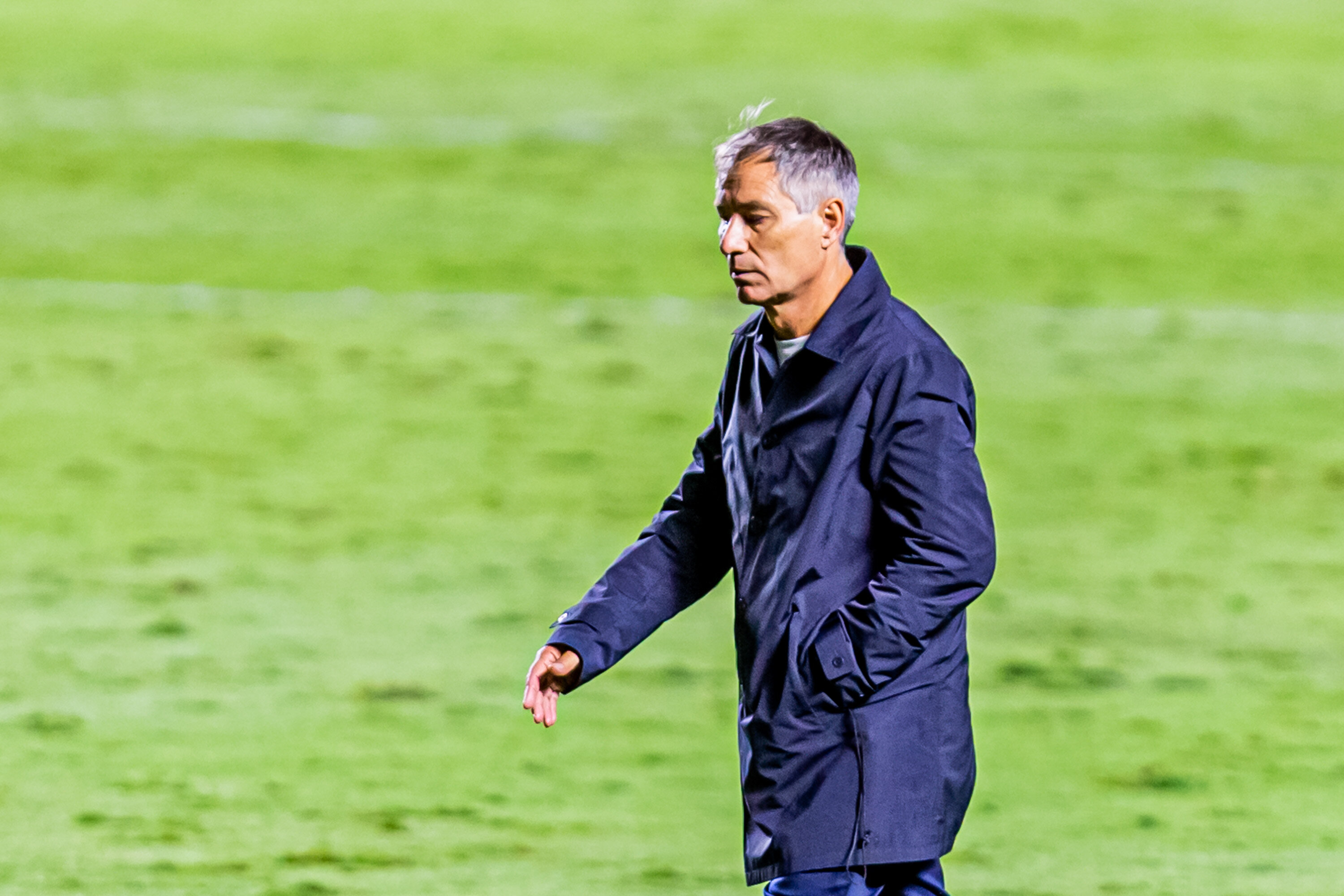 Ariel Holan deixou o comando do Santos depois de 12 jogos