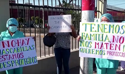 Em hospital do Peru, acúmulo de corpos nos corredores e máscaras reutilizadas