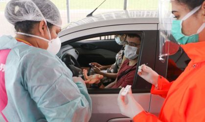 Postos drive thru realizam testes rápidos para o coronavírus em Brasília