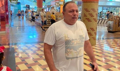 Ex-ministro Eduardo Pazuello é flagrado sem máscara em shopping de Manaus