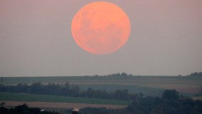 Superlua vista da cidade de Toledo, no Paraná