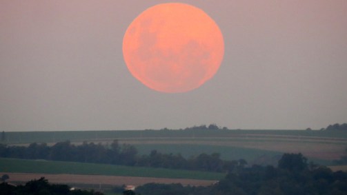 Superlua vista da cidade de Toledo, no Paraná
