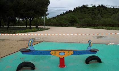 Espanha vai deixar crianças saírem de casa e cogita afrouxar isolamento em maio