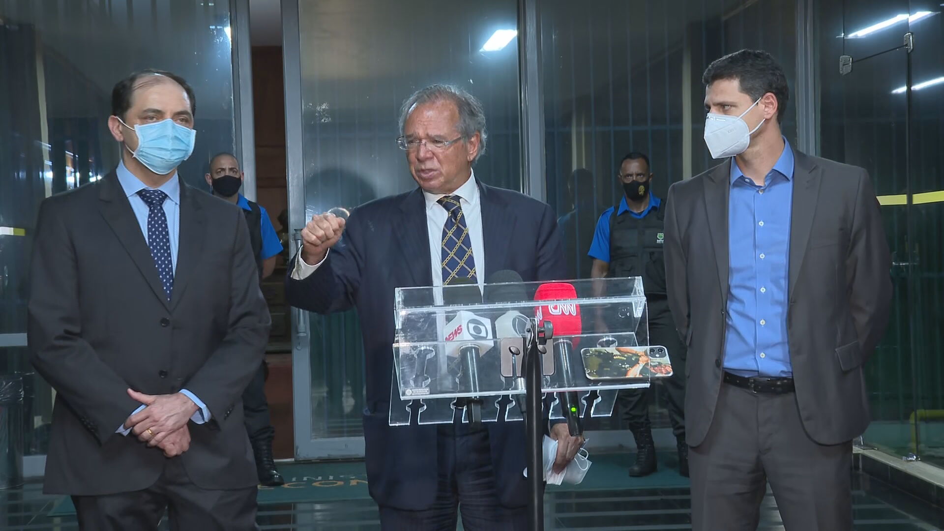 Paulo Guedes se retrata sobre declaração de que Covid foi inventado na China