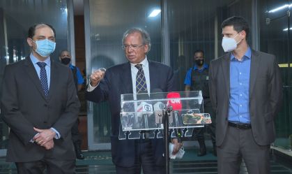 Paulo Guedes se retrata sobre declaração de que Covid foi inventado na China