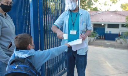 Aluno é recebido em escola de Campinas, no interior de SP