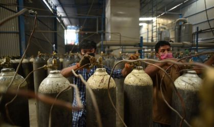 Com aumento de casos da Covid-19, Nepal encomenda 20 mil cilindros de oxigênio