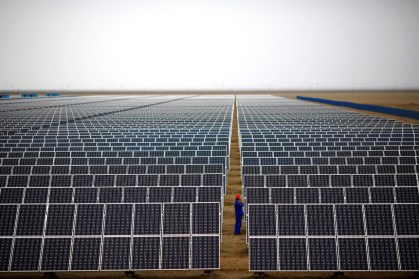 Painéis em usina de geração de energia solar; fonte está no radar da Cemig para