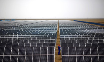 Painéis em usina de geração de energia solar; fonte está no radar da Cemig para 