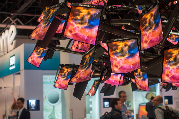 Uma 'árvore' de monitores OLED é vista na CES (Consumer Electronics Show), em 8 
