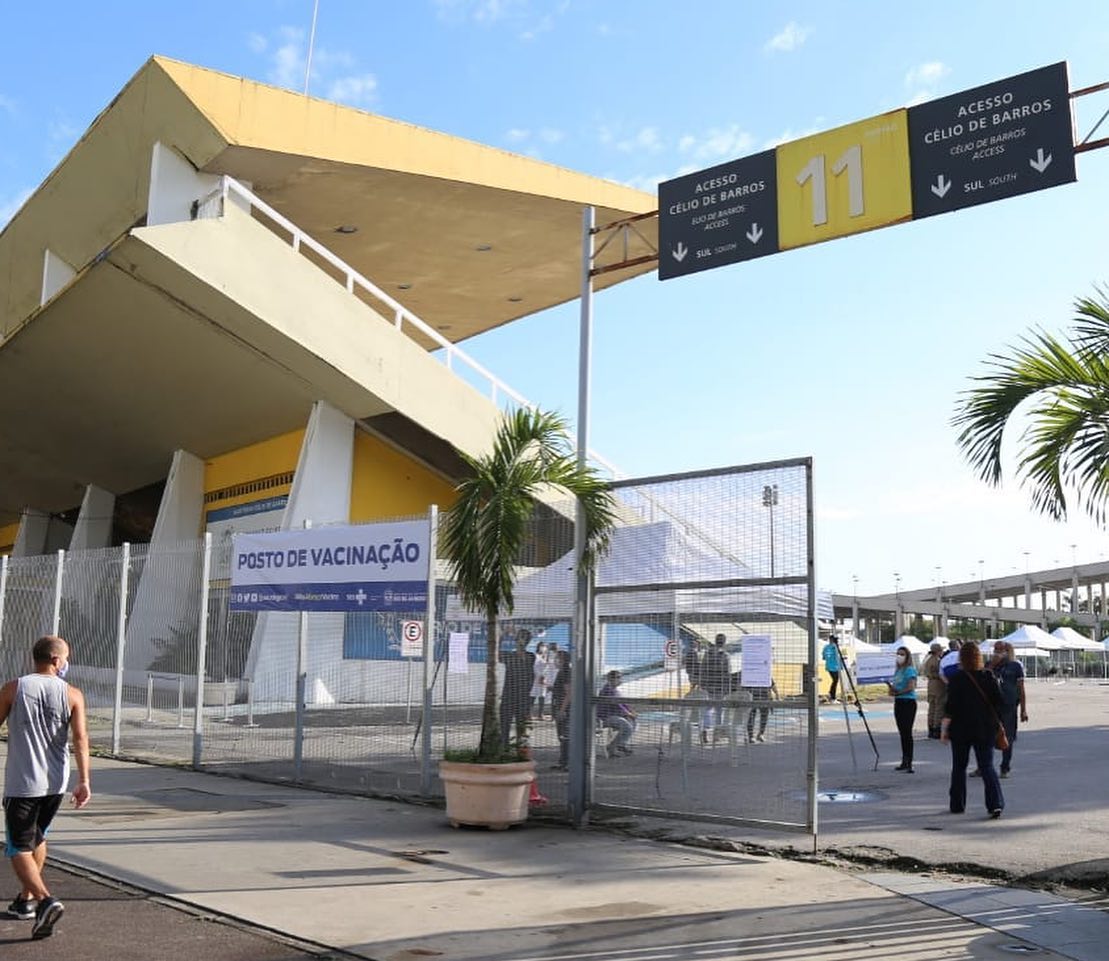 Posto de vacinação no Maracanã