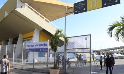 Posto de vacinação no Maracanã