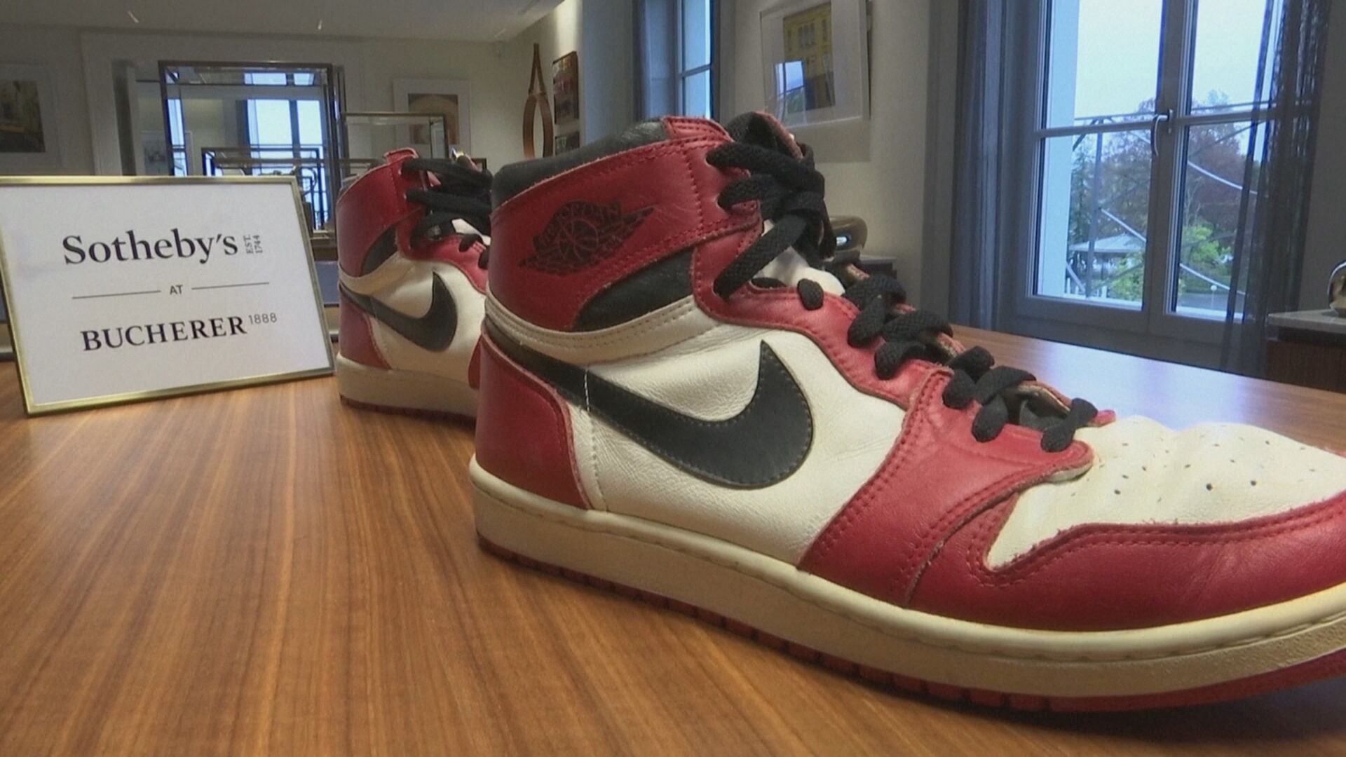 Tênis usado por Michael Jordan em sua temporada de calouro vai a leilão (28.abr.