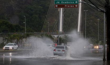 Chuva gera deslizamento de terra e interdita comunidades na zona sul do Rio
