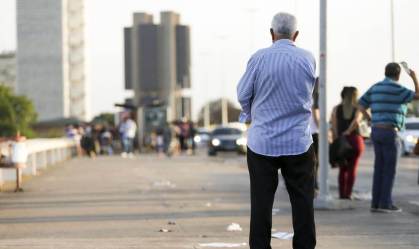 Governo anuncia R$ 4 bi para auxiliar idosos contra COVID-19 até o fim do ano