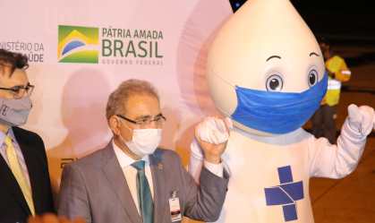 Ministro e Zé Gotinha