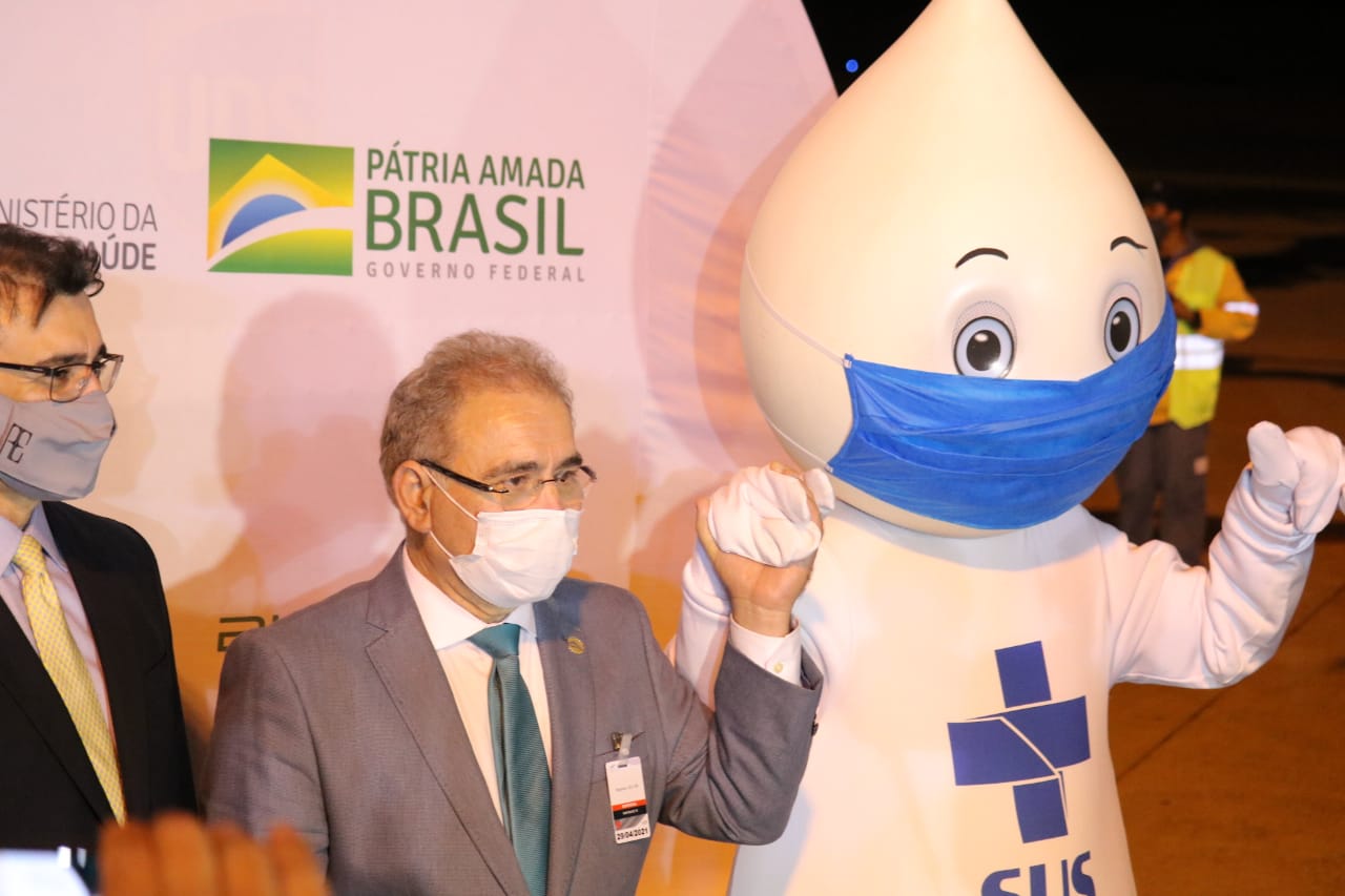 Ministro e Zé Gotinha