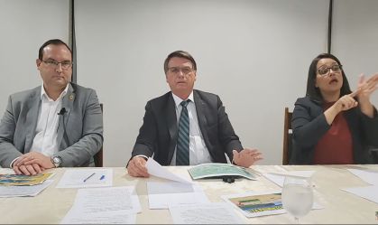 Jair Bolsonaro durante live nesta quinta-feira (29) (29.abr.2021)