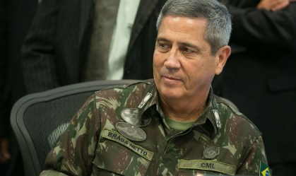 Braga Netto em reunião de trabalho sobre segurança. 