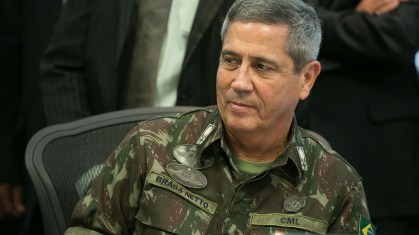 Braga Netto em reunião de trabalho sobre segurança.