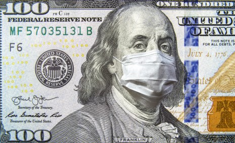 Montagem de Roosevelt usando máscara em nota de Dólar.