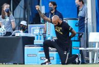 Em luta contra o racismo, Thierry Henry inspira boicote a redes sociais