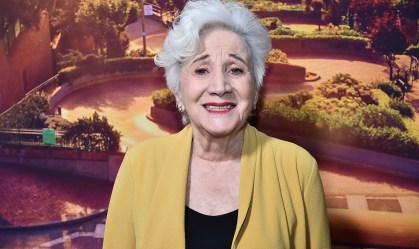 Olympia Dukakis, vencedora do Oscar por  'Feitiço da Lua', morre aos 89 anos