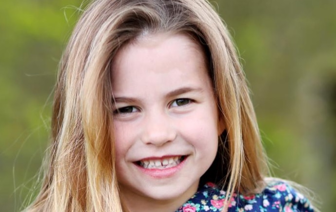 Princesa Charlote, filha do meio de William e Catherine, teve foto divulgada um 