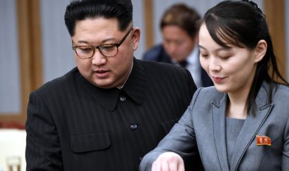 Kim Jong Un (esquerda) e sua irmã, Kim Yo Jong, em evento em 2018