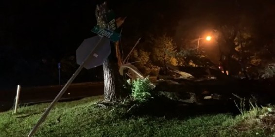 Tornado devastou a cidade de Tupelo 