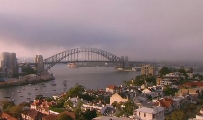 Névoa e fumaça cobrem Sydney na manhã desta segunda (3); veja imagens