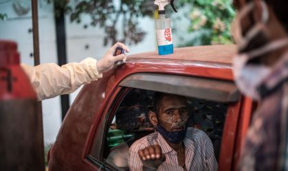 Na Índia, Covid-19 deixa crianças sem cuidadores e pedidos de ajuda aumentam