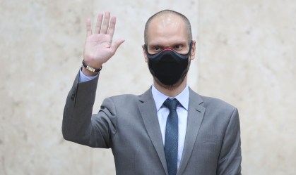 Por sangramento no estômago, Covas é intubado após ser transferido para UTI