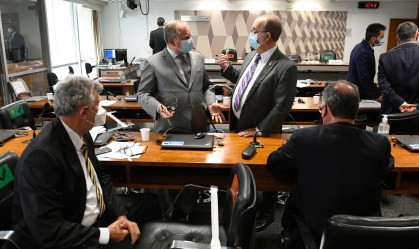Debates na CPI da Pandemia ignoraram pesquisas científicas confiáveis, diz estudo