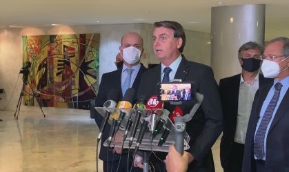 Bolsonaro avalia Orçamento em coletiva de imprensa