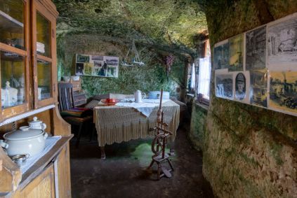 Assim eram as despensas das cavernas de Langenstein. As residências lembram o Co